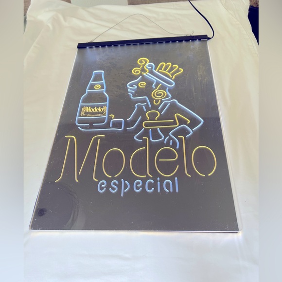 Modelo Especial Neon Beer Sign - Picture 2 of 4